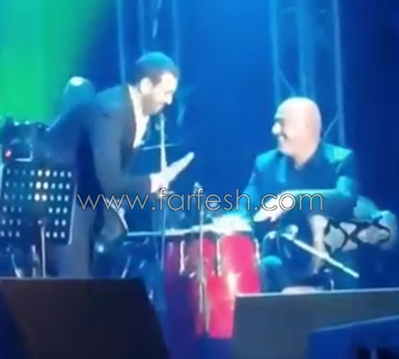 فيديو كاظم الساهر يفاجئ جمهوره ويعزف على الطبلة بمهارة واحتراف عالي صورة رقم 4