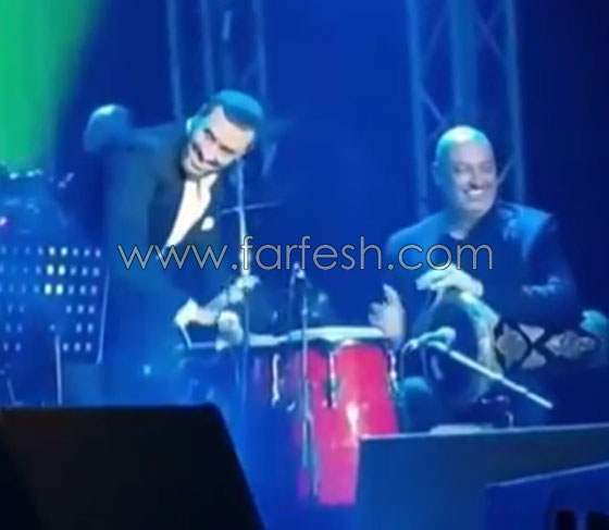 فيديو كاظم الساهر يفاجئ جمهوره ويعزف على الطبلة بمهارة واحتراف عالي صورة رقم 5