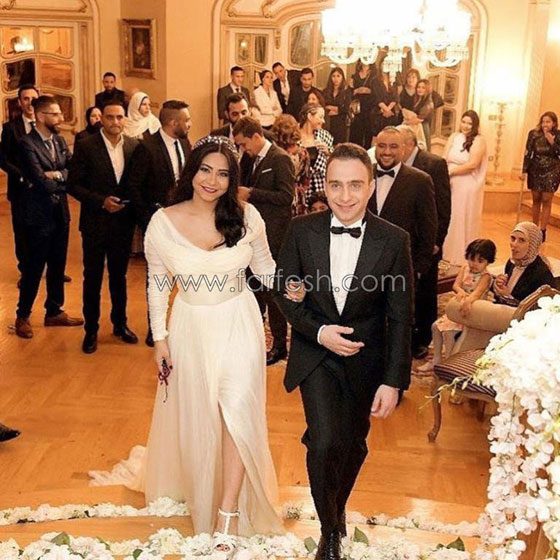 بالفيديو: شقيق شيرين عبد الوهاب ينفي حملها رغم زيادة وزنها.. صورة رقم 1