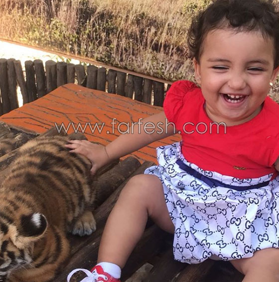 دنيا بطمة تستفز المنتقدين: ثمن ملابس ابنتي يوازي اكبر راتب شهري في اسرتكم! صورة رقم 5