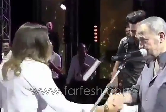 فيديو مضحك: شاهد جورج وسوف يخطب فتاة لحبيبها على المسرح! صورة رقم 3