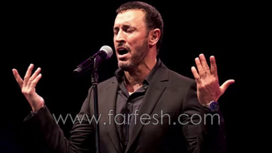  فيديو كاظم الساهر يحاول الهروب من معجبة لكنها تحتضنه بالقوة! صورة رقم 1
