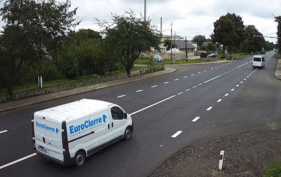 فيديو صادم.. سائق يغفو خلف عجلة القيادة فيتسبب بحادث سير مروع! صورة رقم 1