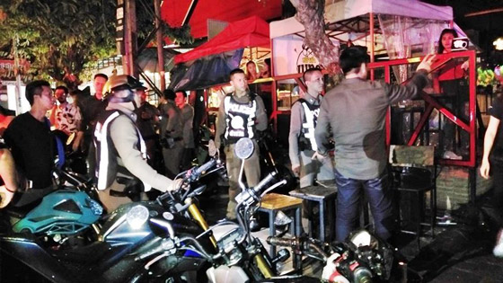 فيديو وصور: هاتف آيفون ينقذ شرطيا من رصاصة قاتلة في تايلاند! صورة رقم 2