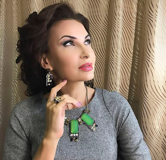 بالفيديو والصور: ممثلة شهيرة تتدافع عن ابنها وتصفع سيدة مباشرة على الهواء صورة رقم 9