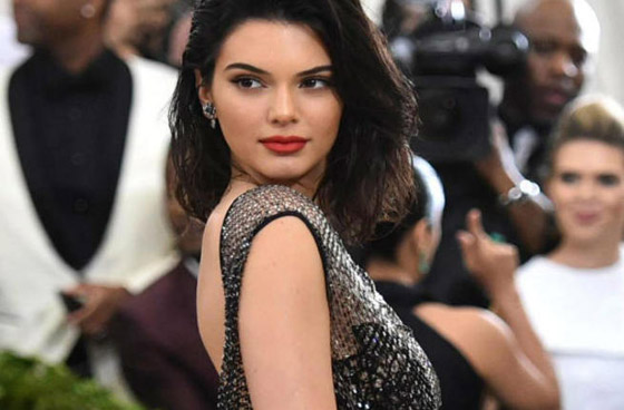  مشاهير تعرضوا للسرقة منهم كيم كارداشيان وطليقة الوليد اميرة الطويل صورة رقم 10