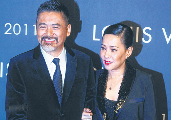 نجم سينمائي يتبرع بثروته (710 مليون دولار) ويعيش على 100 دولارا شهريا! صورة رقم 12