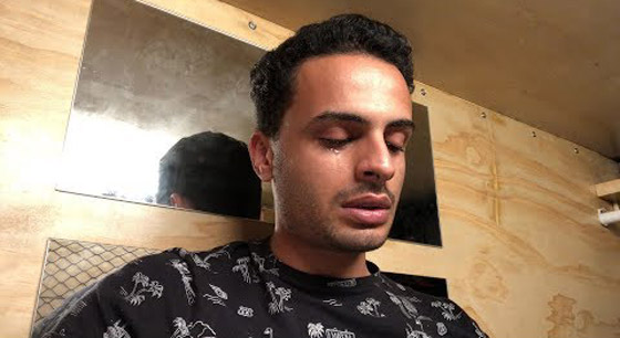 فنان مصري يقرر الانتحار ويودع محبيه باكيا في آخر فيديو له! صورة رقم 7