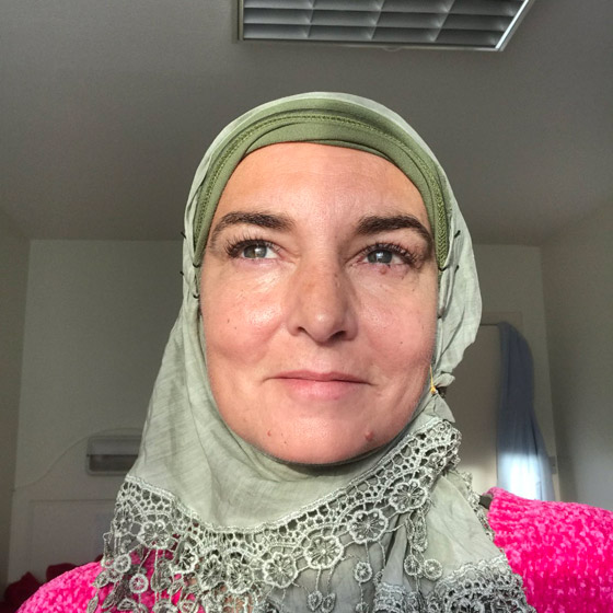 مغنية إيرلندية شهيرة تعتنق الإسلام وترتدي الحجاب وتغيّر اسمها صورة رقم 1