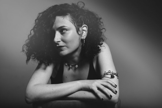 الفنانة النصراوية الفلسطينية ربى شمشوم تحمل (مادلين) من القاهرة لباريس صورة رقم 2