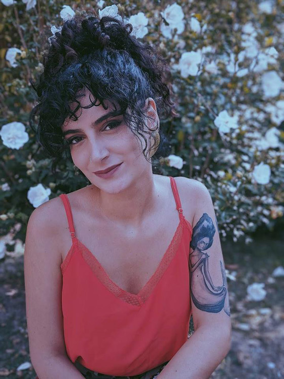 الفنانة النصراوية الفلسطينية ربى شمشوم تحمل (مادلين) من القاهرة لباريس صورة رقم 10