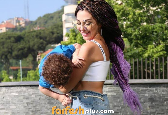 فيديو طريف: جايدن ابن ميريام فارس يكسر بيض عيد الفصح اثناء تلوينه  صورة رقم 7
