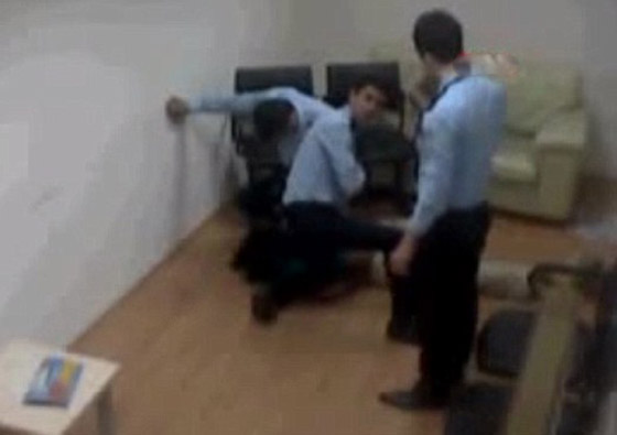 القبض على 4 ضباط شرطة أتراك اعتدوا على مسافرة أمريكية فتسببوا بوفاتها صورة رقم 5