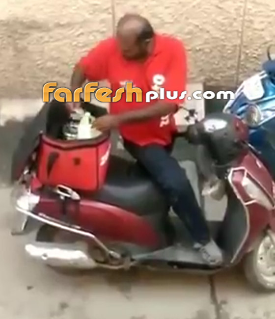 فيديو صادم يرصد تصرف مشين لعامل توصيل يأكل من طعام الزبائن! صورة رقم 6