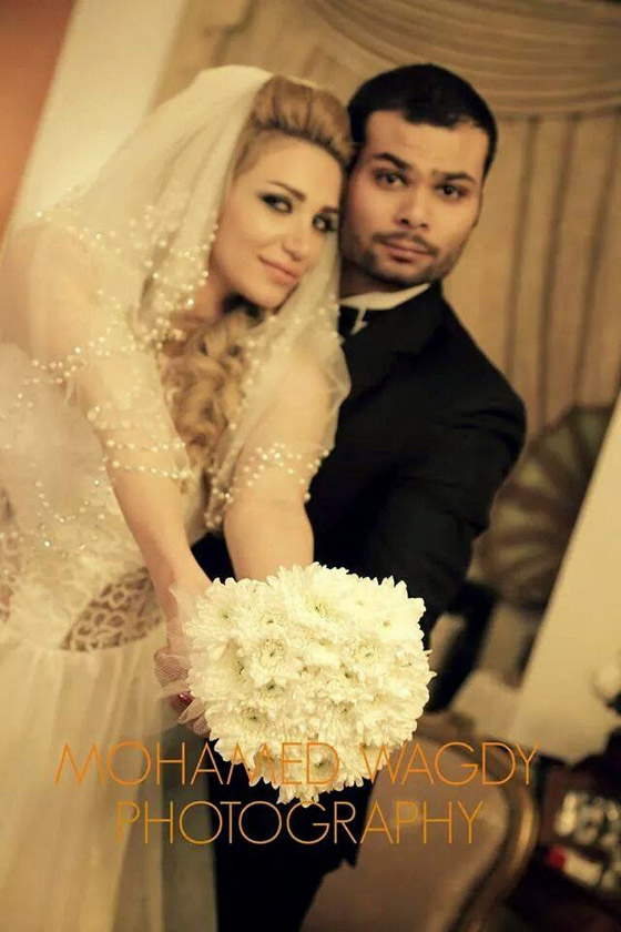 ملكة جمال سوريا سارة نخلة تخلع زوجها الممثل المصري أحمد عبد الله محمود صورة رقم 3