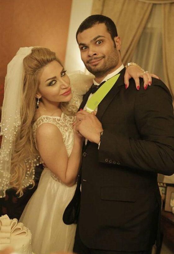 ملكة جمال سوريا سارة نخلة تخلع زوجها الممثل المصري أحمد عبد الله محمود صورة رقم 5