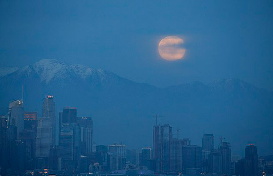 بالفيديو.. رصد وميض غامض على سطح القمر أثناء خسوفه الدامي! صورة رقم 7 بالفيديو.. رصد وميض غامض على سطح القمر أثناء خسوفه الدامي! صورة رقم 7