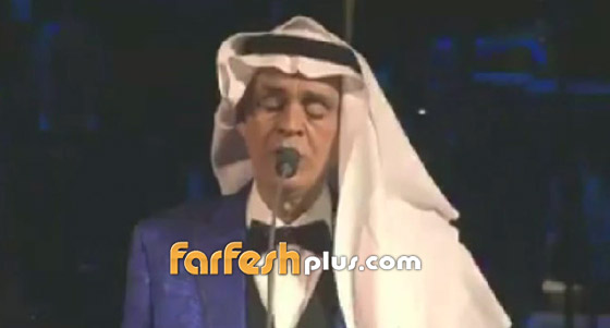 فيديو وصور أندريا بوتشيلي بالسعودية يفاجئ الجمهور بالغترة.. صورة رقم 4