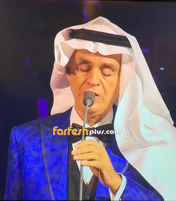 فيديو وصور أندريا بوتشيلي بالسعودية يفاجئ الجمهور بالغترة.. صورة رقم 2
