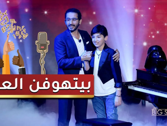 فيديو طفل عراقي موهوب يلحن ويعزف ويشبّه نفسه بـ موزارت وبيتهوفن  صورة رقم 3