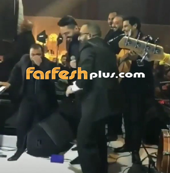 بالفيديو: تامر حسني في نوبة ضحك هستيرية على المسرح.. ما السبب؟ صورة رقم 5