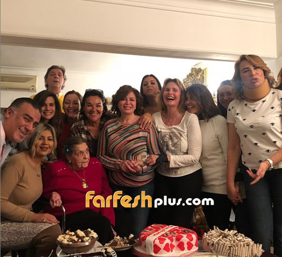 بالفيديو والصور: النجوم يحتفلون مع يسرا في عيد ميلادها الـ68 صورة رقم 1
