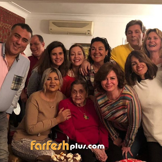 بالفيديو والصور: النجوم يحتفلون مع يسرا في عيد ميلادها الـ68 صورة رقم 4