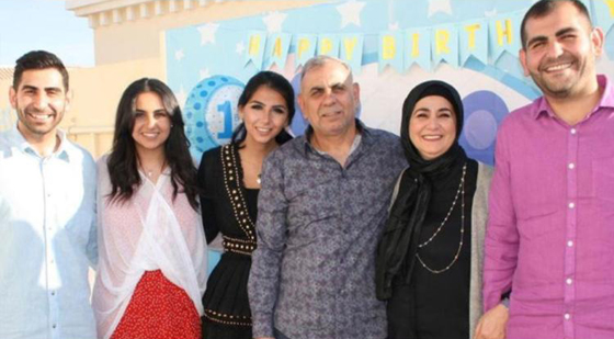 أب عراقي غطى ولديه بجسده لحمايتهما من نار سفاح المسجد صورة رقم 1