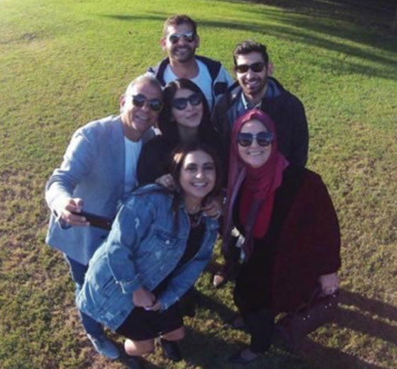 أب عراقي غطى ولديه بجسده لحمايتهما من نار سفاح المسجد صورة رقم 2