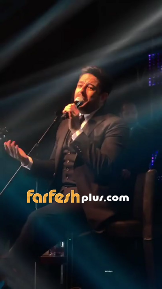  بالفيديو: محمد حماقي في أولى حفلاته بعد العملية يغني جالسا على كرسي صورة رقم 1
