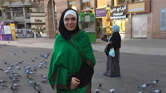  صور راقصات حرصن على تأدية العمرة: دينا، فيفي عبده ولوسي  صورة رقم 1