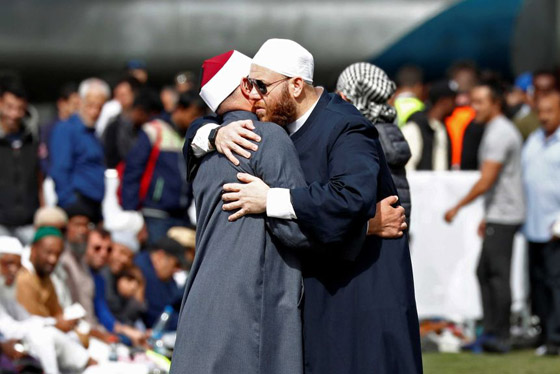 صحيفة في نيوزيلندا تنشر على غلافها كلمة ((سلام)) بالعربية صورة رقم 7