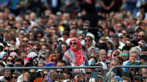 صحيفة في نيوزيلندا تنشر على غلافها كلمة ((سلام)) بالعربية صورة رقم 11