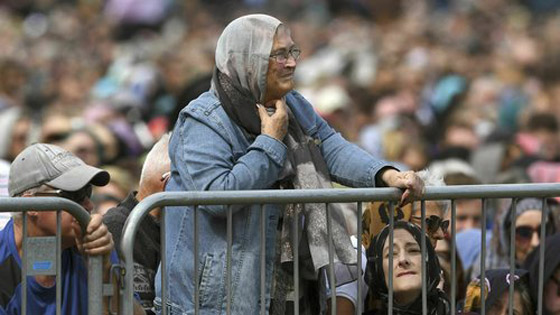 صحيفة في نيوزيلندا تنشر على غلافها كلمة ((سلام)) بالعربية صورة رقم 17