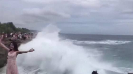 فيديو صادم: صورة تنتهي بكارثة عند دموع الشيطان صورة رقم 3