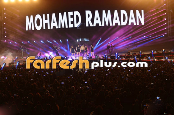 فيديو وصور أول حفل لمحمد رمضان: اقتحم المسرح بدراجة وغير ملابسه 8 مرات صورة رقم 17