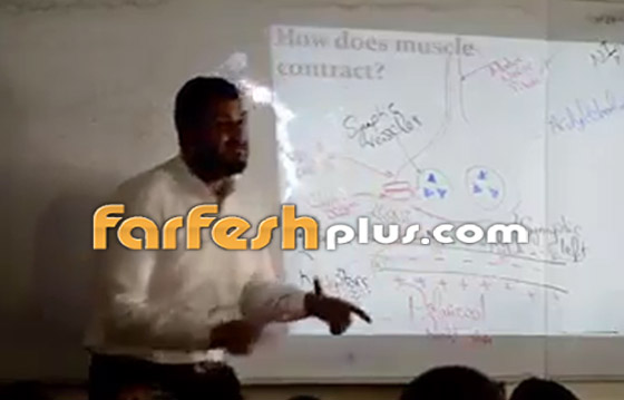 فيديو طريف: مدرّس مصري يشرح الكيمياء للطلاب على طريقة تامر حسني (عيش بشوقك) صورة رقم 5