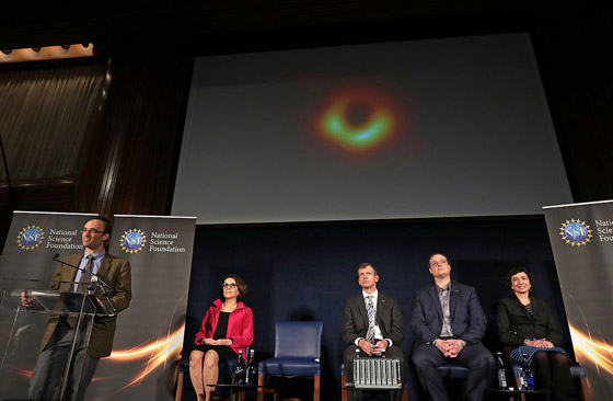 أكبر إنجاز فلكي بالتاريخ: طالبة تقوم بالتقاط أول صورة حقيقية لثقب أسود صورة رقم 6 أكبر إنجاز فلكي بالتاريخ: طالبة تقوم بالتقاط أول صورة حقيقية لثقب أسود صورة رقم 6