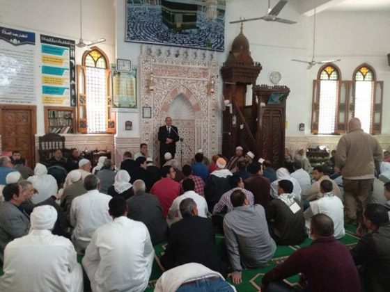 النجوم يودعون الفنان محمود الجندي الى مثواه الأخير وانهيار أحمد السقا صورة رقم 4