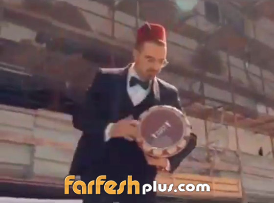  اسرائيلي يسرق فارس كرم ويسطو على اغنيته (الحمد لله) ويغنيها بالعبرية! صورة رقم 2