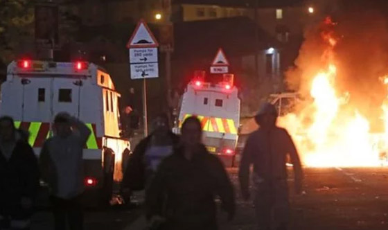 عمل إرهابي في أيرلندا الشمالية.. قنابل وأعمل عنف وشغب وسقوط قتيلة صورة رقم 18