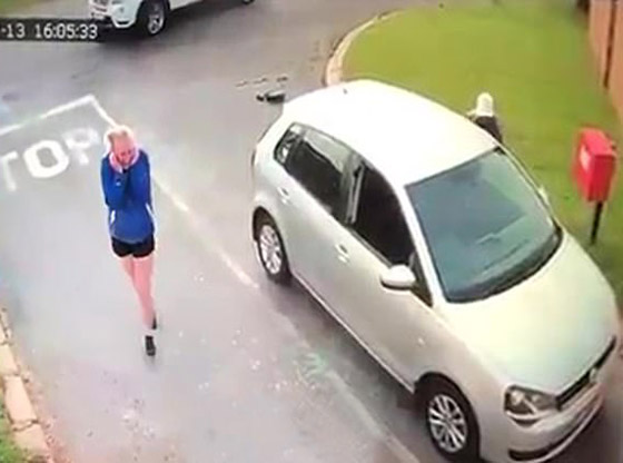 لحظات مخيفة عاشتها سائحة بعد هجوم لصان عليها وسرقة سيارتها! صورة رقم 4