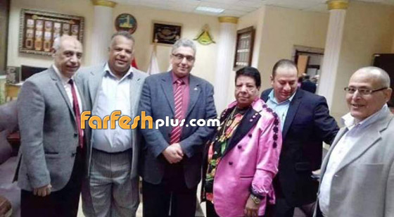  سخرية من شعبان عبد الرحيم بعد تكريمه من كلية الطب في جامعة مصرية صورة رقم 1