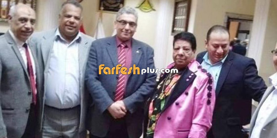  سخرية من شعبان عبد الرحيم بعد تكريمه من كلية الطب في جامعة مصرية صورة رقم 4