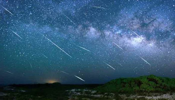 سقوط الشهب والقمر الأزرق.. ظواهر فلكية نادرة سيشهدها هذا الشهر صورة رقم 1