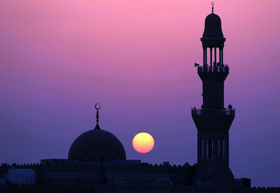 السعودية والإمارات وعدة دول عربية تتحرى رمضان الليلة صورة رقم 15