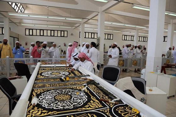 بالفيديو والصور: أهم مصنع لكسوة الكعبة في العالم صورة رقم 5