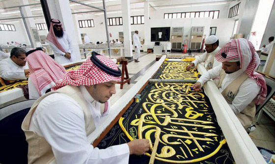 بالفيديو والصور: أهم مصنع لكسوة الكعبة في العالم صورة رقم 4