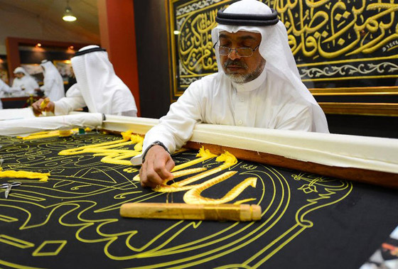 بالفيديو والصور: أهم مصنع لكسوة الكعبة في العالم صورة رقم 9