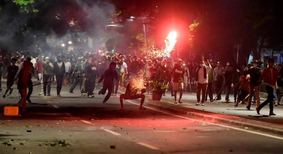 قتلى وجرحى بعد إعلان نتائج الانتخابات الرئاسية في جاكرتا الإندونيسية صورة رقم 23